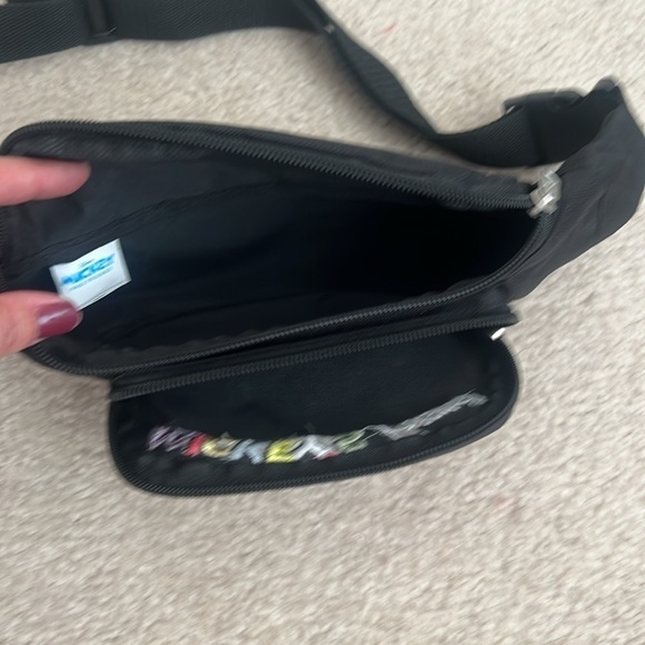 Mickey's Friends Fanny Pack Crossbody Bag Disney Cartoon Character‎ Belt Bag - Picture 4 of 8